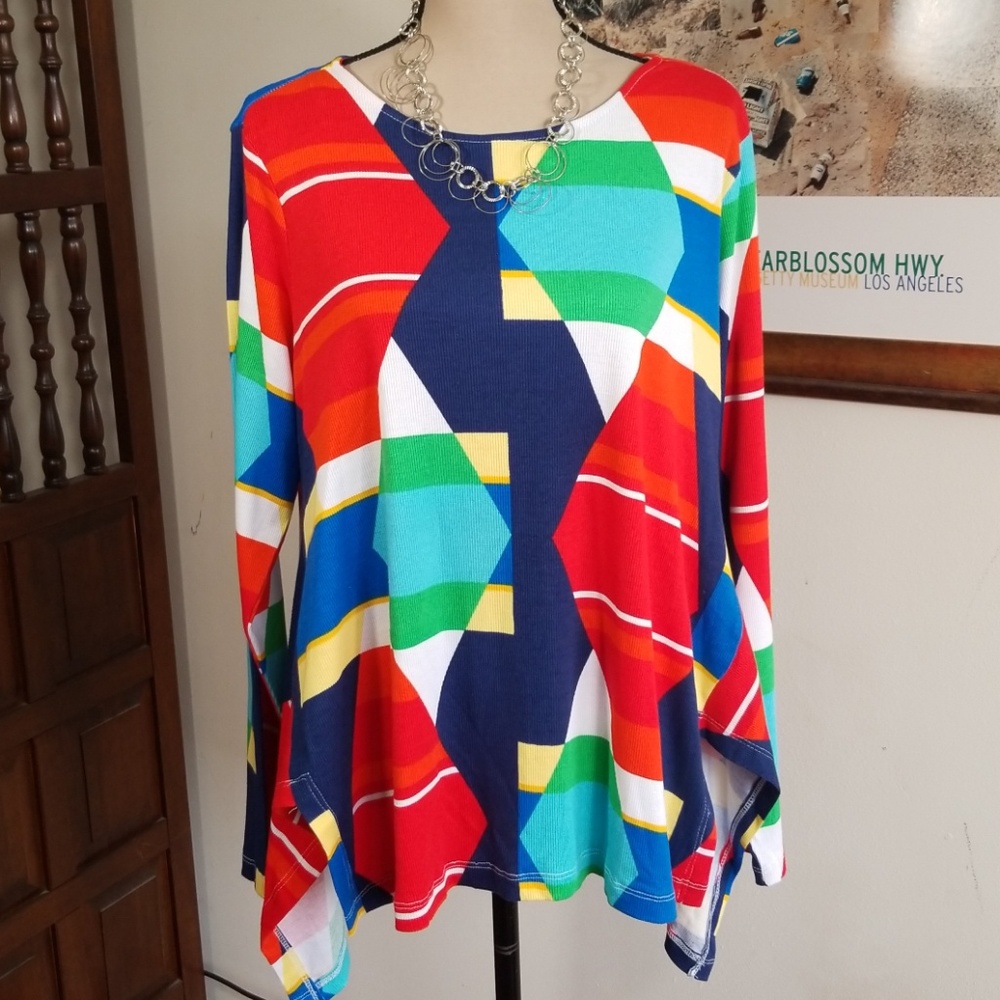 Westbound multicolor asymmetric top. Size L NWT!
